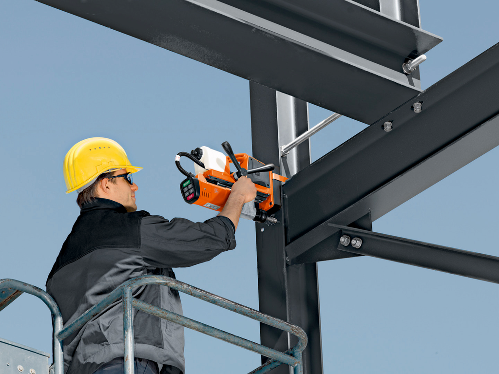 konstruktion, stahlrahmen, schraubenschlüssel, bohrer, sicherheits helmet