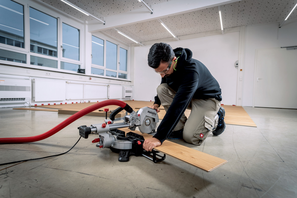 Fliesensäge, Stromsäge, Holzarbeiten, Holzbohlen, Brandnebelung?