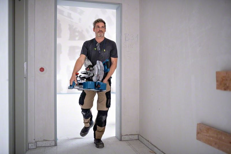 Mann, Baustelle, Kreissäge, Elektrowerkzeug, Arbeitskleidung