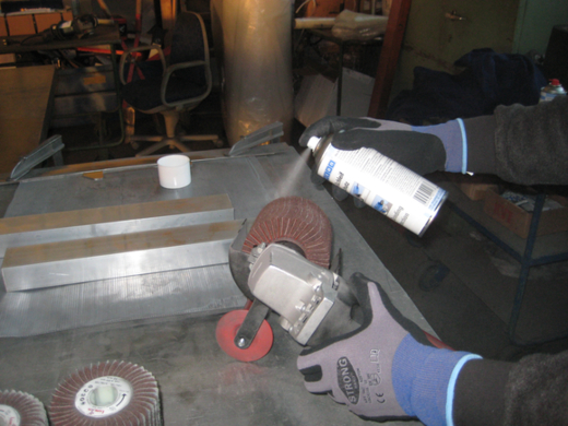 Stuhl, Mobiliar, Kleidung, Handschuh, Person