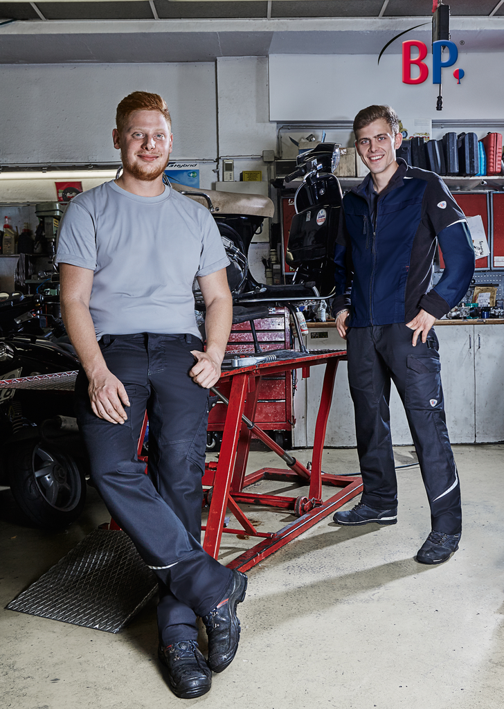 Mechaniker, Werkstatt,  overall, blau Kleidung, Werkzeuge