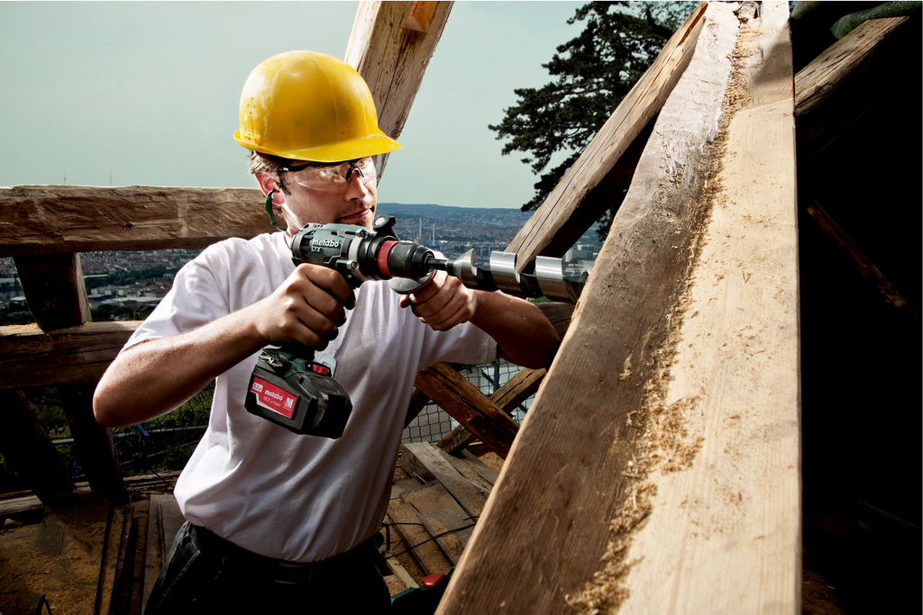 Schrauber, Bohrer, Kreissägen?, Holzbau, Helm