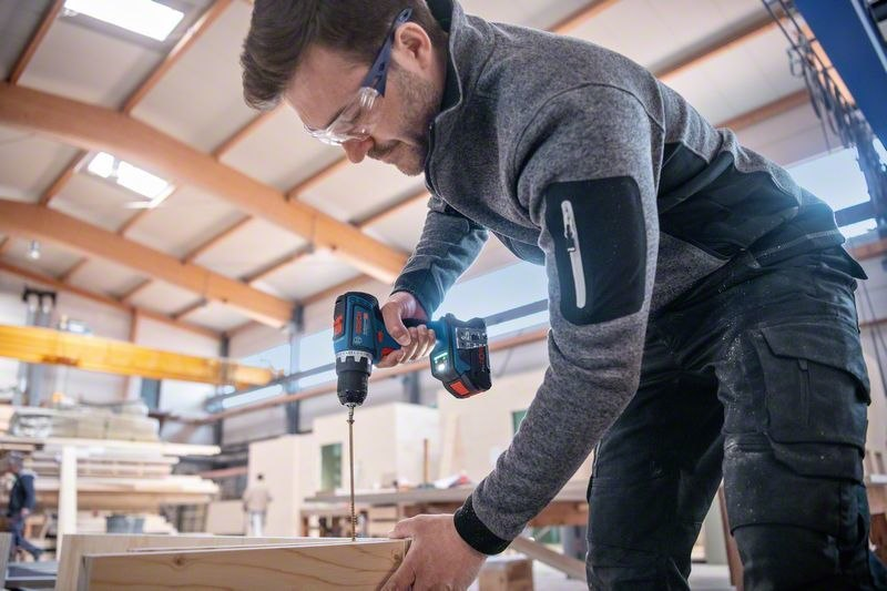 Schraubendreher, Akkuschrauber, Holzarbeiten, Werkstatt, Arbeitsoutfit