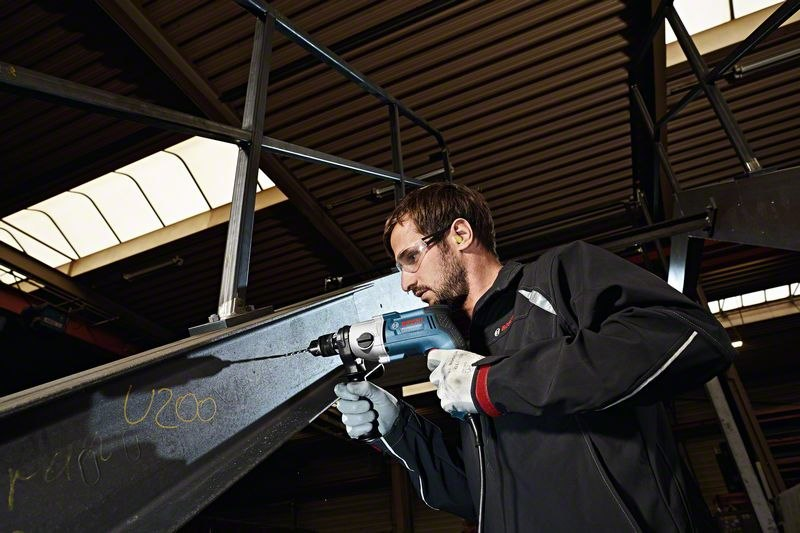 Handbohrer, Bohrer, Metallbearbeitung, Schutzbrille, Arbeitsjacke