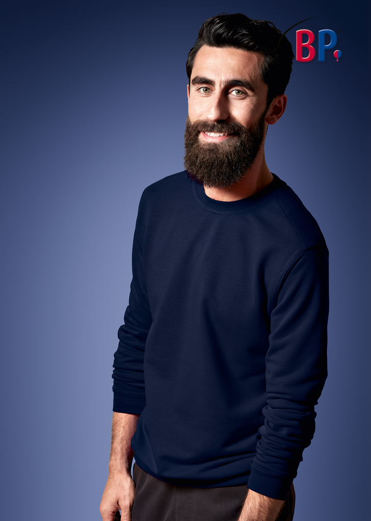 navy sweater, crew neck, long sleeve, bart beard, männer