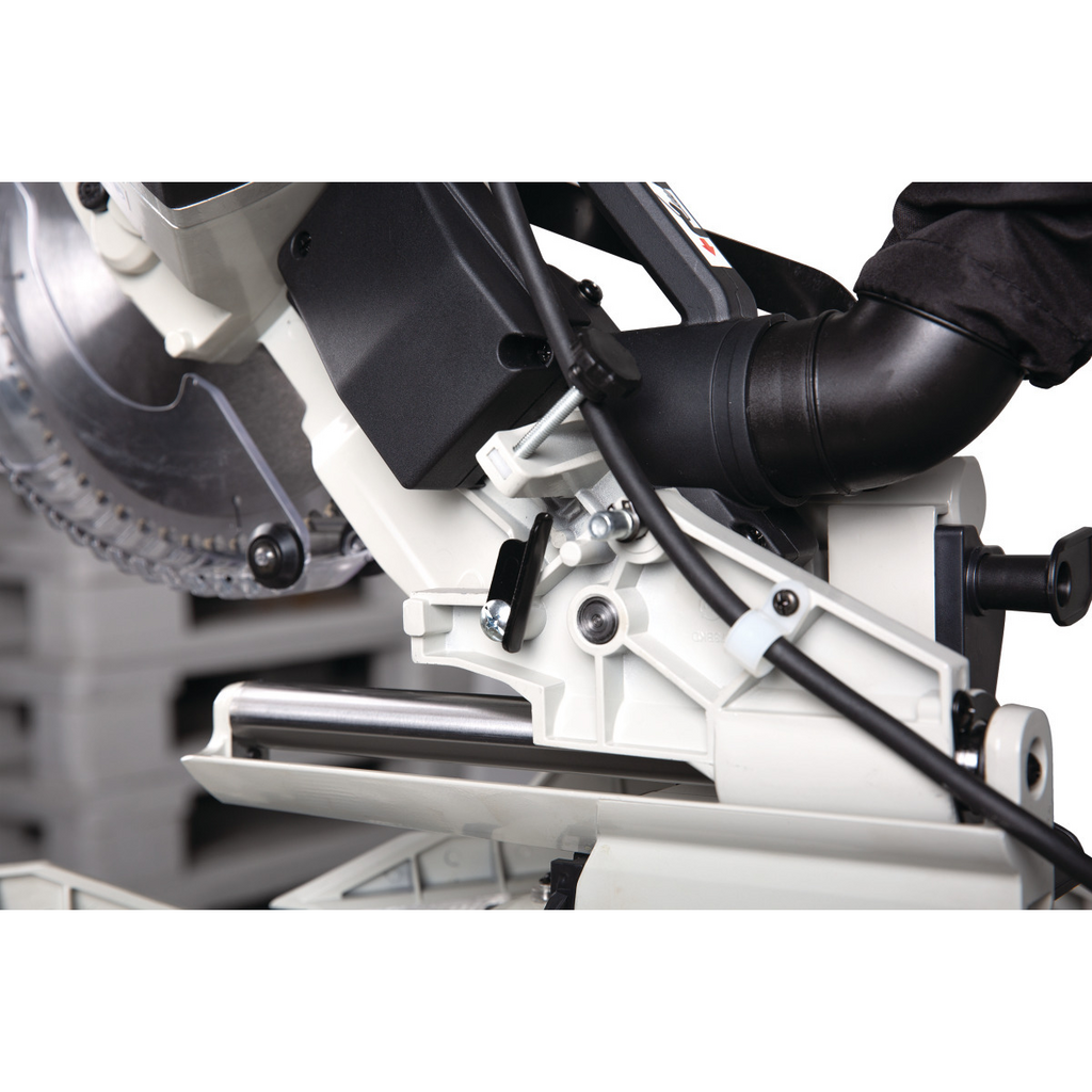 Kettensäge, Schneidkopf, Schalldämpfer, Metallrahmen, Schwarz/Weiß-Kontrast