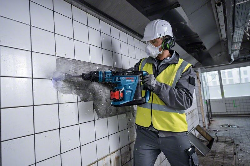 Spezialwerkzeug, Kernbohrung, Taillierte Fliese, Bauarbeiter, Schutzhelm