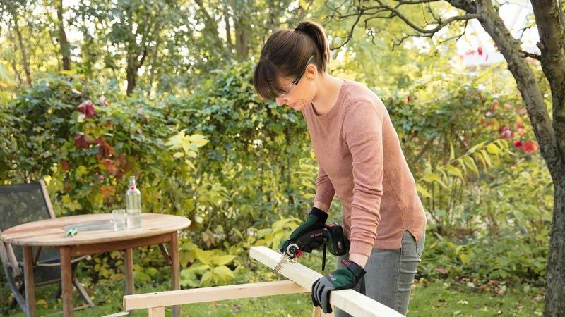 Holzarbeiten, Säge, Garten, Holzlatten, Arbeitskleidung