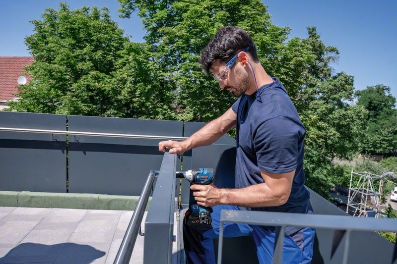 rechteckige_sicherheit, arbeitshose, schraubendreher, kraftwerkzeug, dachgeschoss