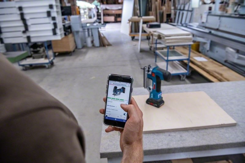 handheld-device, smartphone, power-tool, drill, workshop