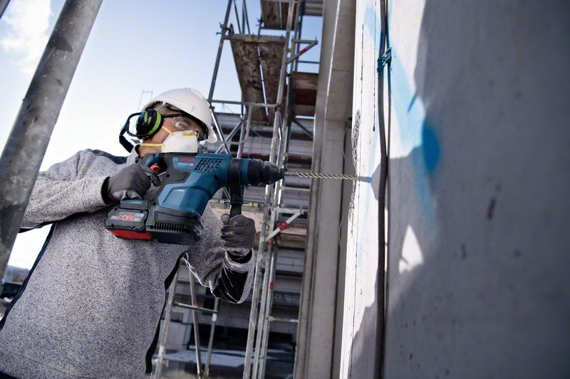 Bauarbeiter, Bohrhammer, Akkuschrauber, Sicherheitsausrüstung, Baustelle