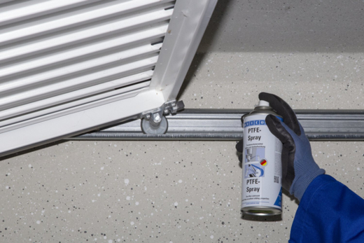 Person, Zinn, Reinigen