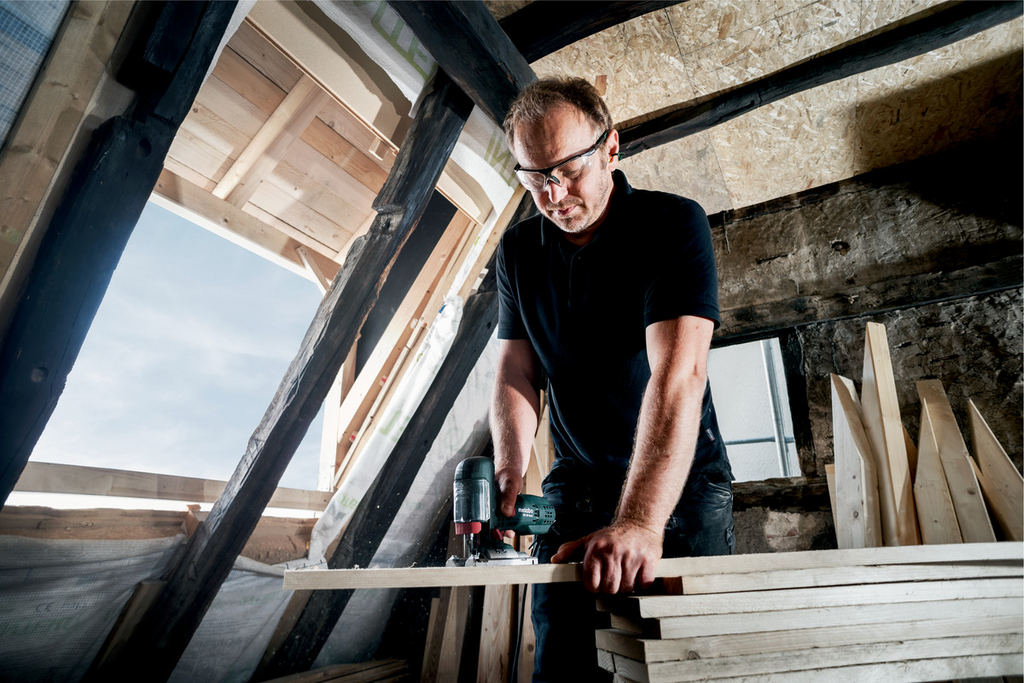 Holzarbeiten, Schreiner, Stichsäge, Holzbretter, Baustelle