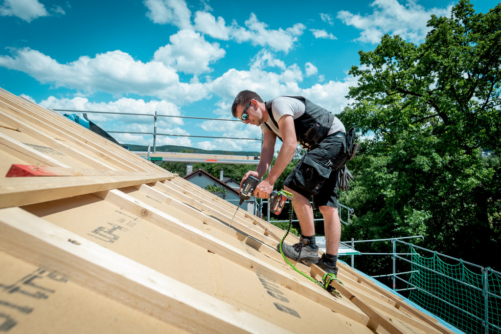 Dachdecker, Dacharbeiten, Kletterausrüstung, Schieferdach, Sicherungsgurt