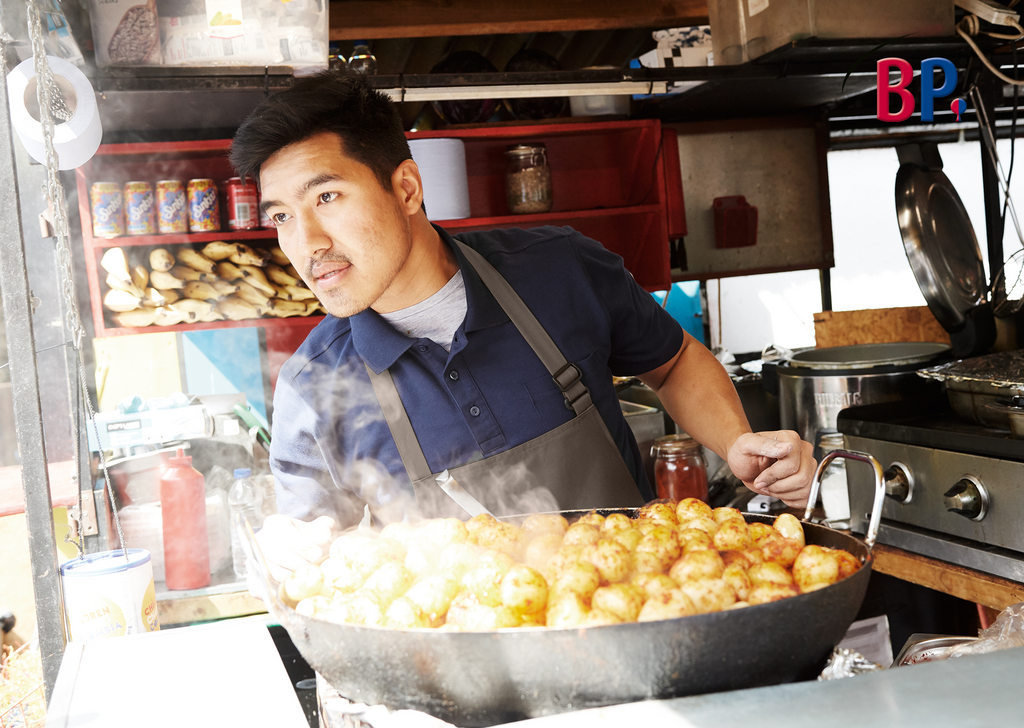 food stall, frying pan, potatoes, cook, kitchen stall