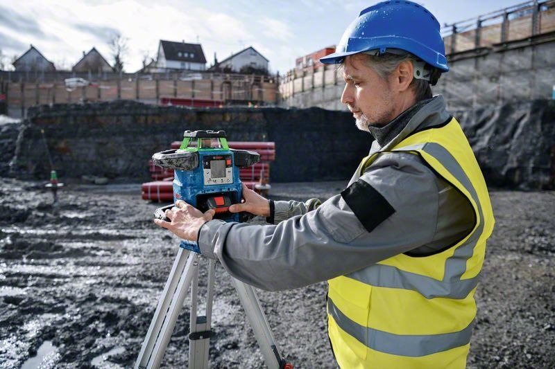 Baustraßenbau, Hochsicht, Messgerät, Sicherheitshelm, Warnweste