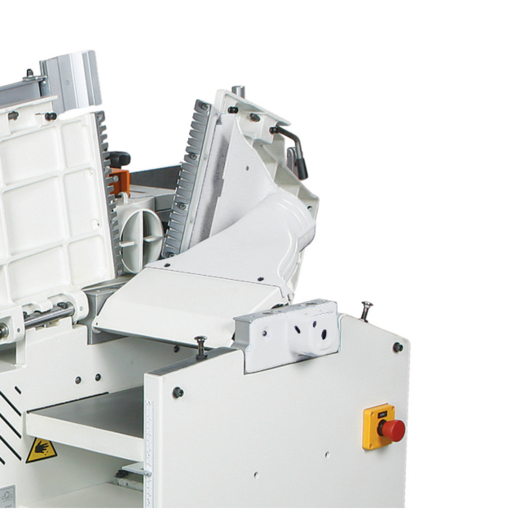 Automatisierte Schneidemaschine, Industriemaschine, Schneidevorrichtung, Metallisch weiß, Aufwickelmechanismus