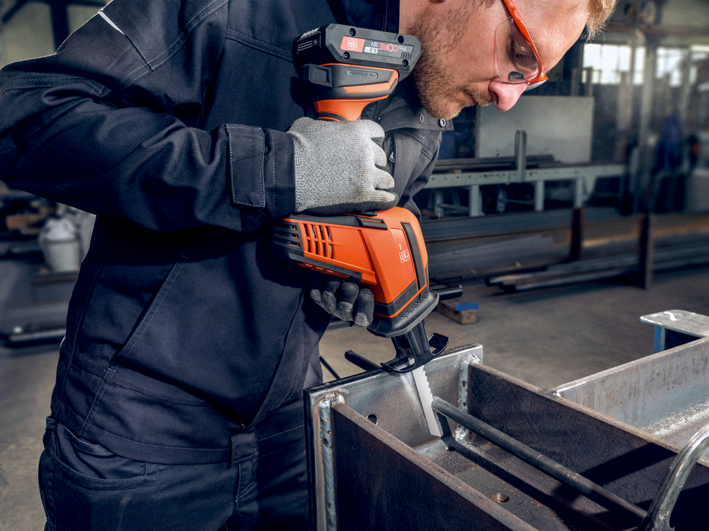 Bohrmaschine, Stromwerkzeug, Arbeitskleidung, Metallbearbeitung, Orange