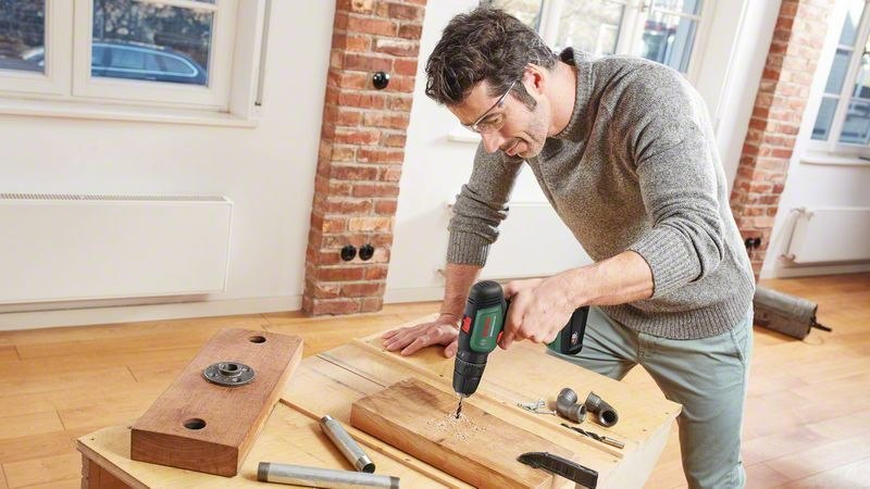 bohrmaschine, heimwerker, holzverarbeitung, elektrowerkzeug, holzbrett