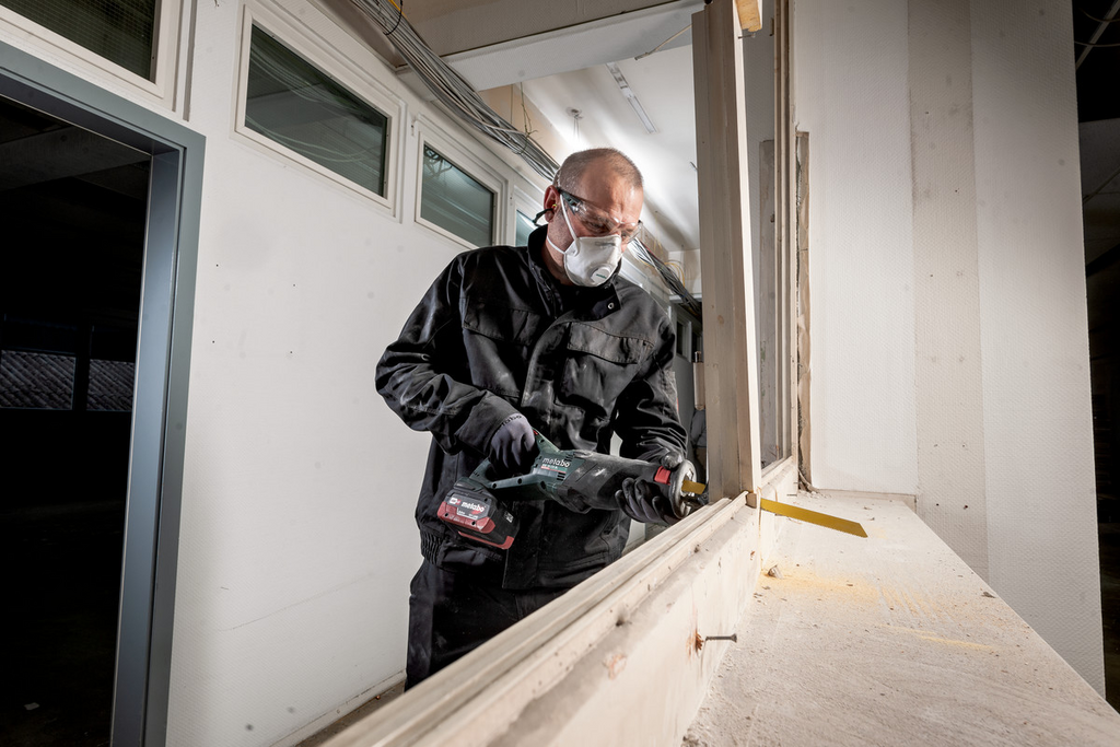 Handwerker, Schleifgerät, Säge, Baustellenequipment, Schutzmaske