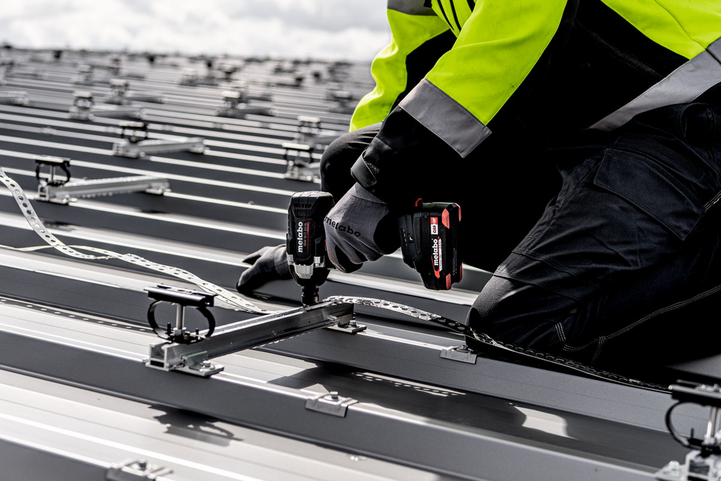 Dachanlage, Montage, Schraubendreher, Kette, Arbeiter