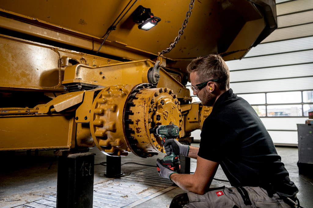 Schraubendreher, Werkzeug, Industriemontage, Gelb, Maschine