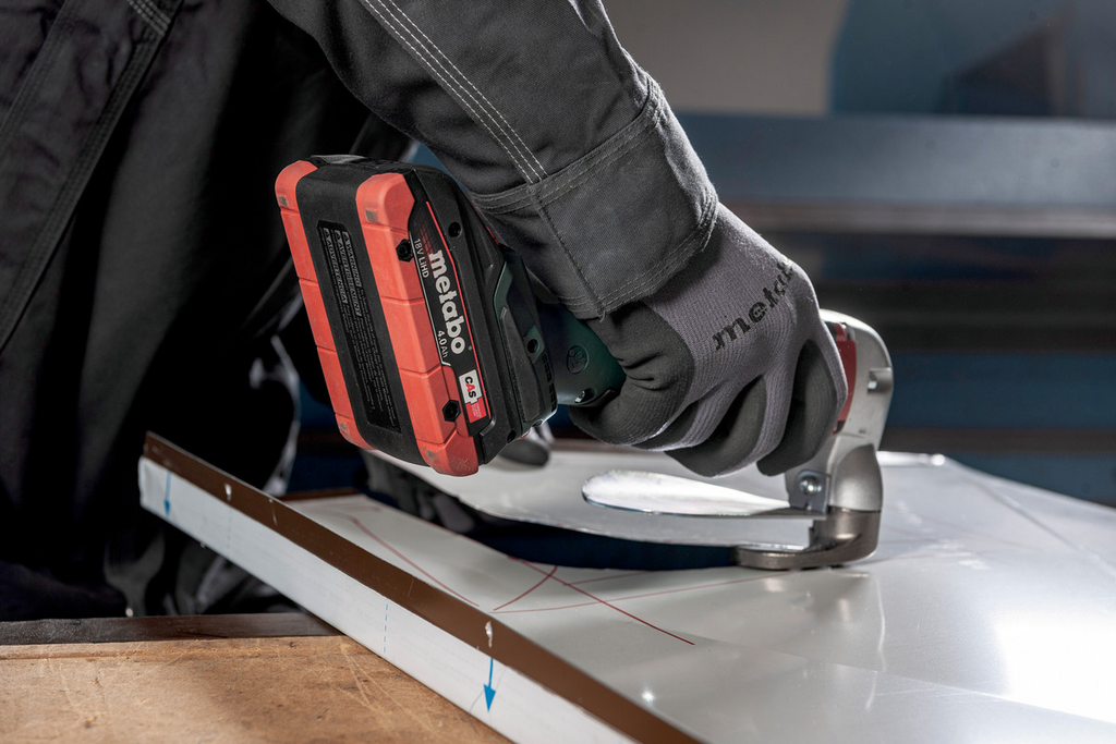 Akku-Schrauber, Akkuschrauber, Werkzeug, Metallbearbeitung, Klebeband?