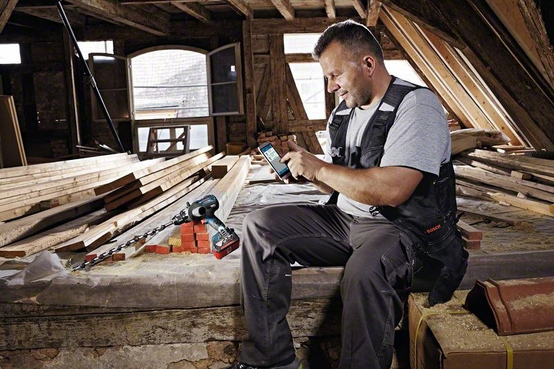 Holzwerkzeug, Holzbearbeitung, Holzspäne, Handgerät, Baustelle, Handwerker, Holzarbeiten, Werkzeug, Akku-Bohrschrauber, Bauarbeit