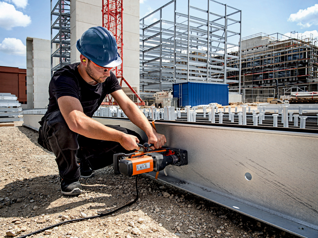 Baustelle, Elektrischer Betonschneider, Schutzhelm, Schnittwerkzeug, Metallverarbeitung