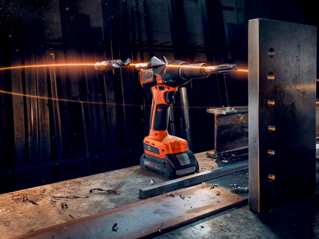 Akku-Bohrmaschine, Schwarz-orange, Werkzeug, Metallbau, Kabellos