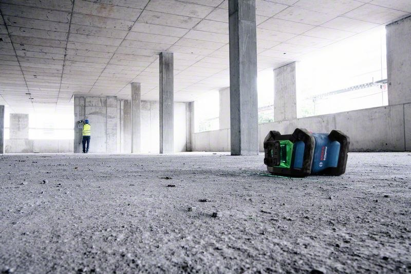  Baustelle,  Betonpfeiler, Untergeschoss, leerer Raum, Abfallbehälter