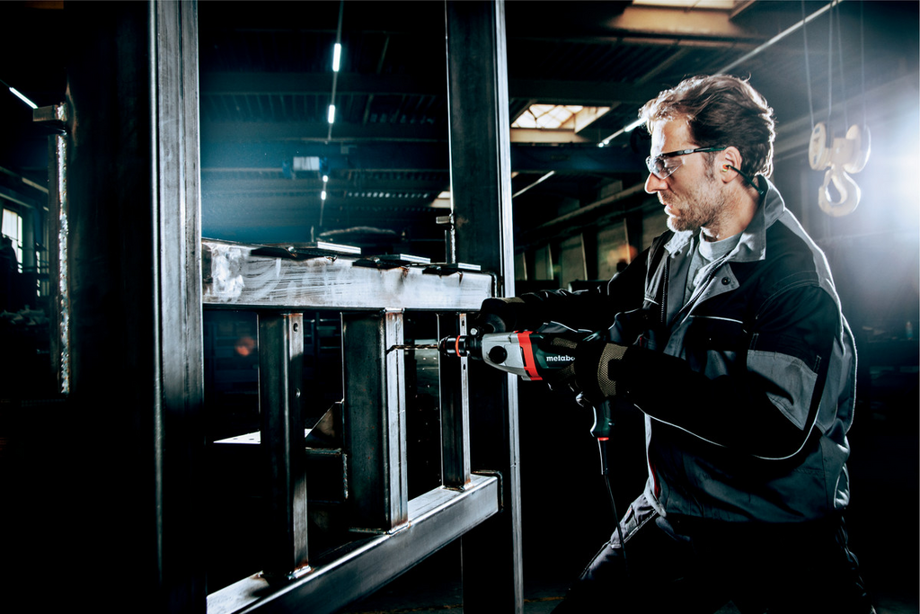 Werkzeug, Metallbearbeitung, Schraubmaschine, Schutzbrille, Arbeitskleidung