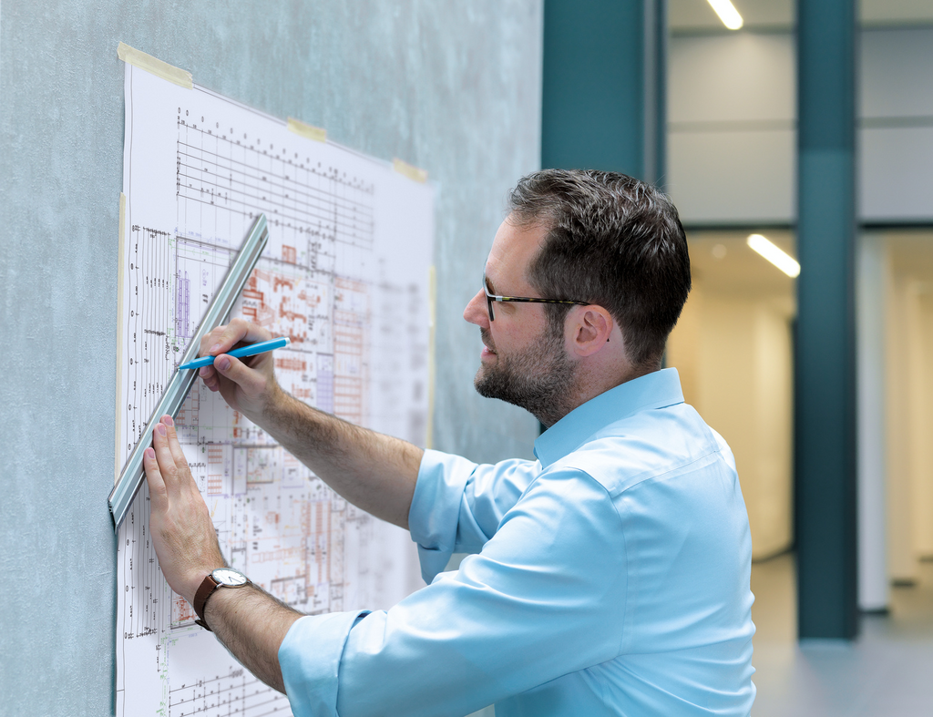 CAD-Diagramm, Erwachsener, Männlich, Mann, Person