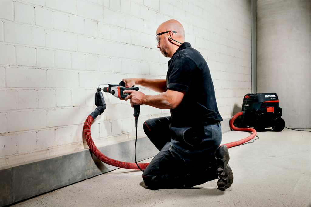 Klempnerarbeiten, Bohrhammer, Wandbohrer, Bodenbelag, Deko?