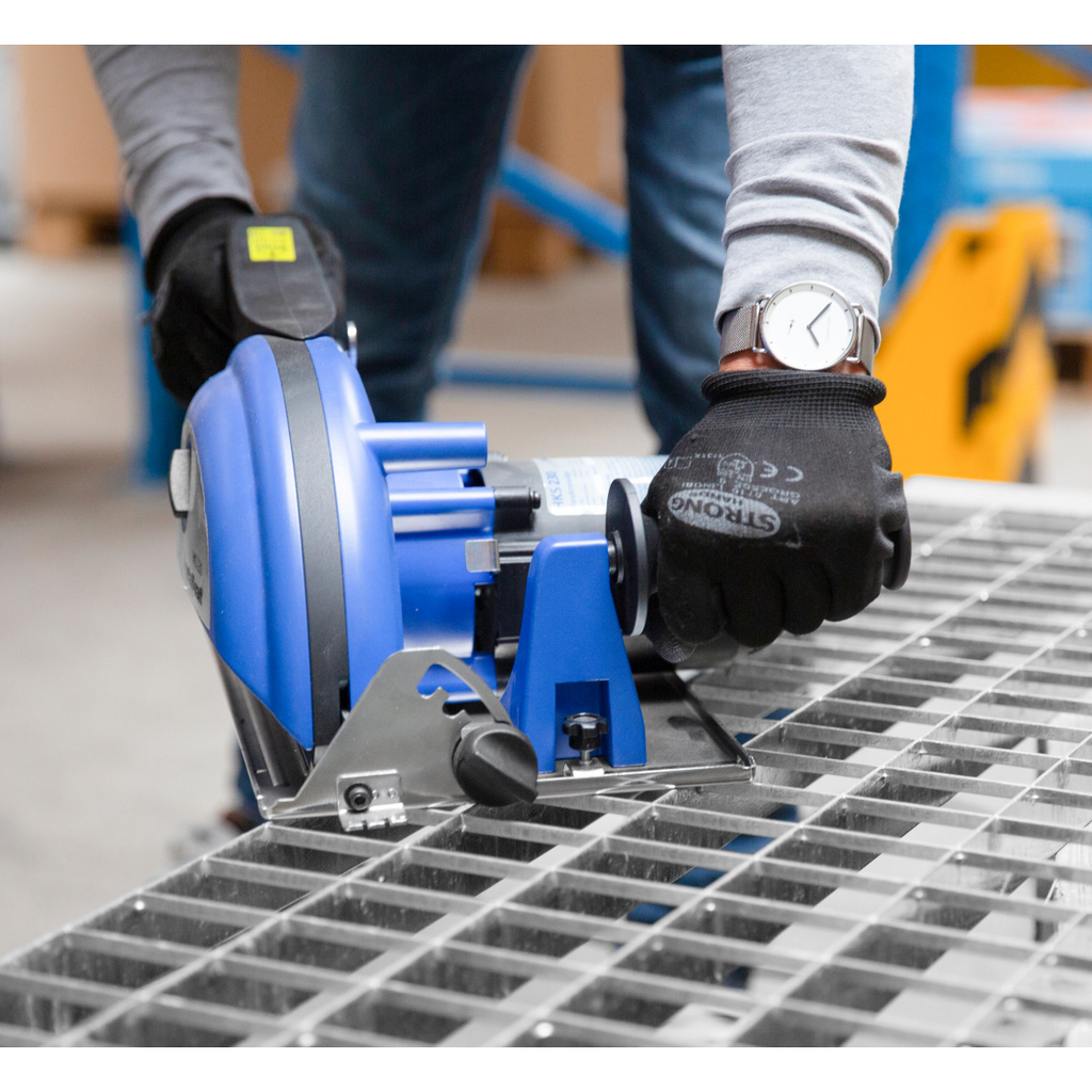 Grinder, Schleifer, Metallgitter, Schneidgerät, Schnellspanner, Stichsäge, Blechschere, Metallgitter, Arbeitshandschuhe, Schraubwerkzeug