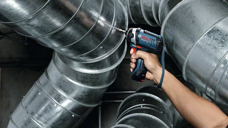 Bohrmaschine, Schraubendreher, Akku-Bohrschrauber, Metallrohr, Werkzeug, Schraubendreher, Bohrmaschine, Handwerkzeug, Metallrohr, Drahtleitungen