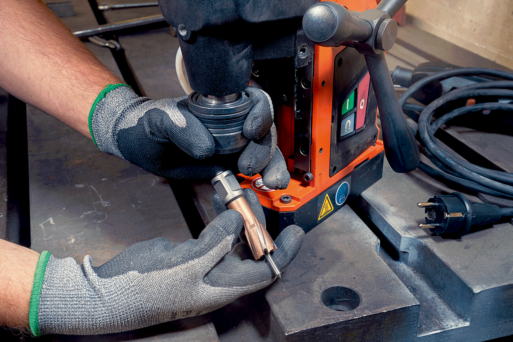 nieten, hammer, dorn, metallbearbeitung, handschuhe